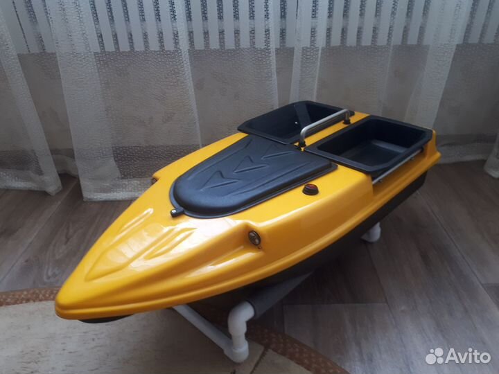 Прикормочный кораблик для рыбалки