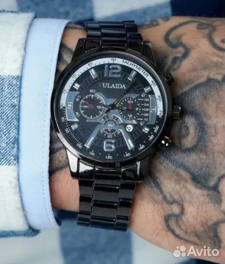 Часы наручные кварцевые