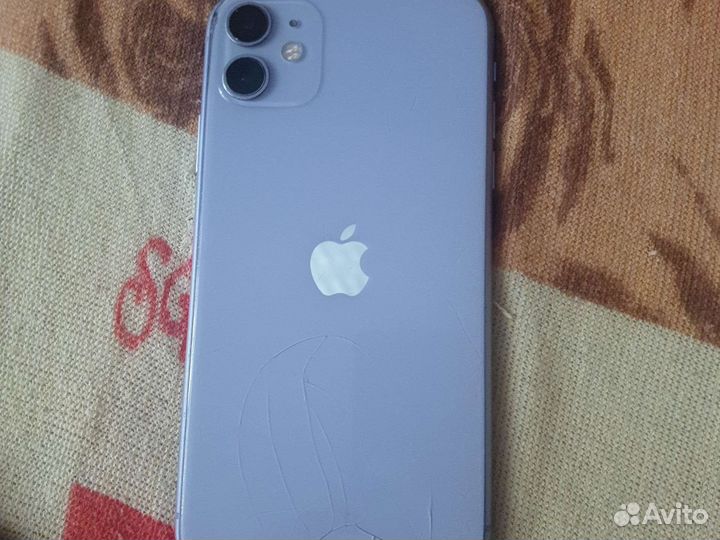 Телефон iPhone 11