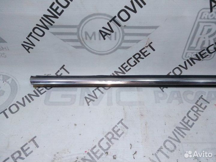 Уплотнитель стекла задний правый Kia Sportage 3 SL