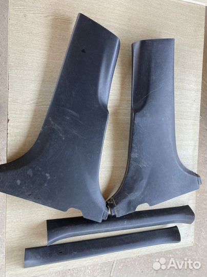 Toyota corolla 150. обшивки центральной стойки