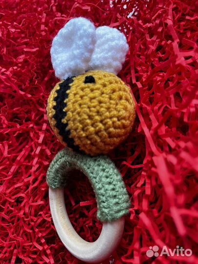 Деревянный прорезыватель с погремушкой