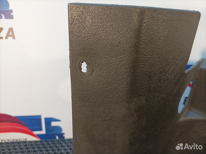 8142661 Накладка торпедо Volvo FH