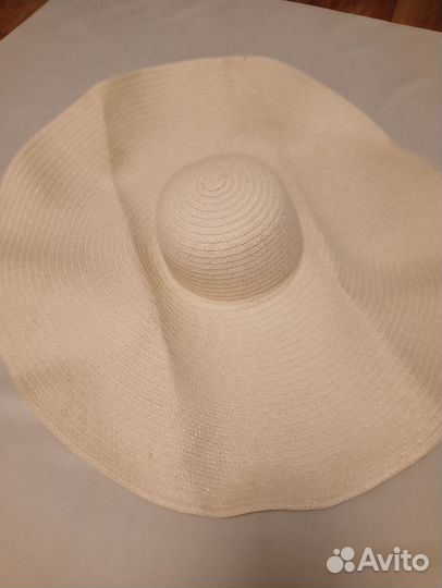Шляпа с большими полями
