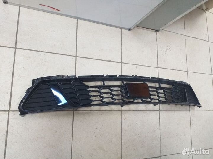 Решетка переднего бампера Kia Ceed 3