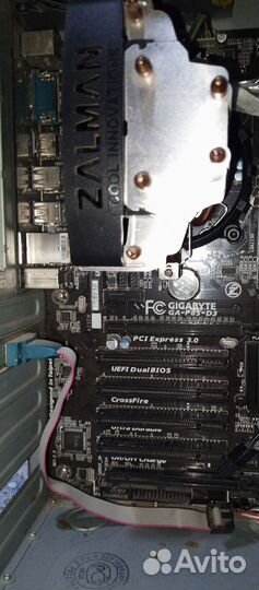 Компьютер Intel Core i5, монитор и клавиатура