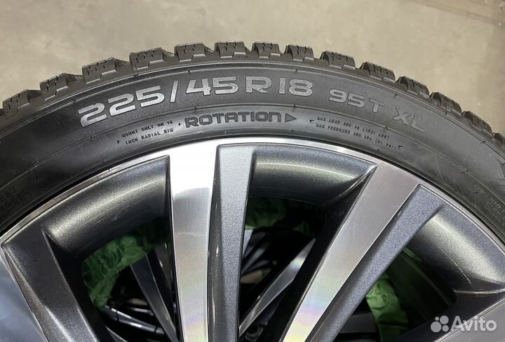 Nokian Tyres Hakkapeliitta 8 225/45 R18 95T