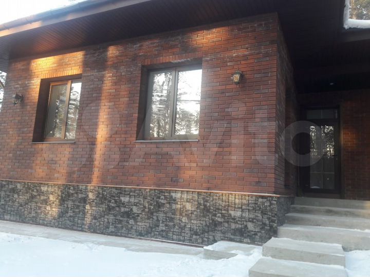 Коттедж 195 м² на участке 11 сот.