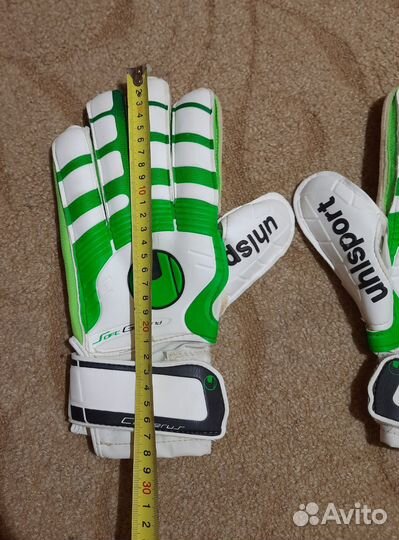 Вратарские перчатки