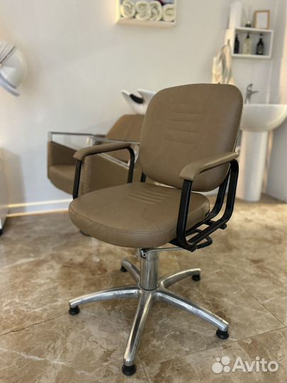 Парикмахерское кресло