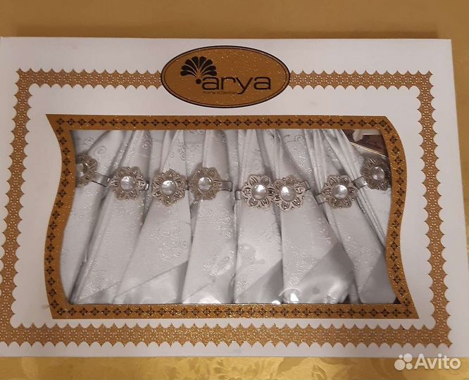 Скатерть с набором салфеток и колец на 8 персон