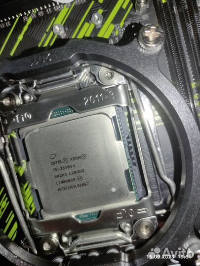 Материнская плата с процессором и памятью