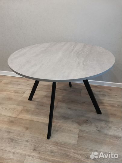 Кухонный стол