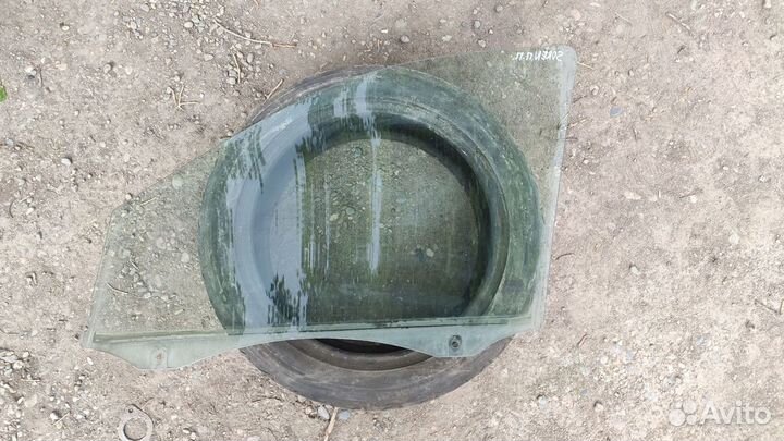 Переднее правое стекло KIA Sorento 1 BL