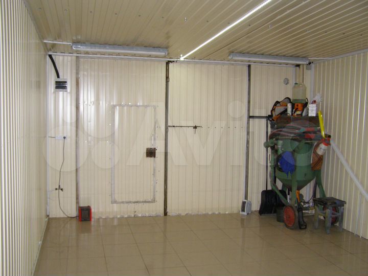 Гараж, > 30 м²