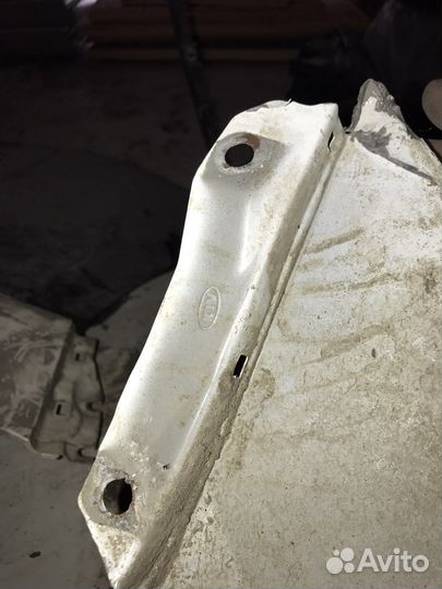 Крыло переднее правое на Kia Rio 4