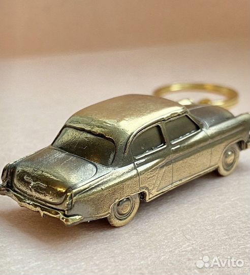 Брелок бронзовый газ-21 Волга