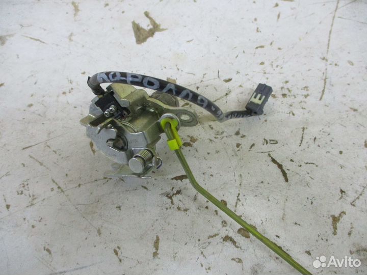 Электрозамок крышки багажника Тойота Королла E-150