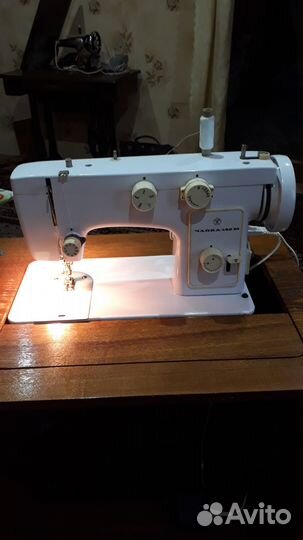 Швейная машина чайка 142м