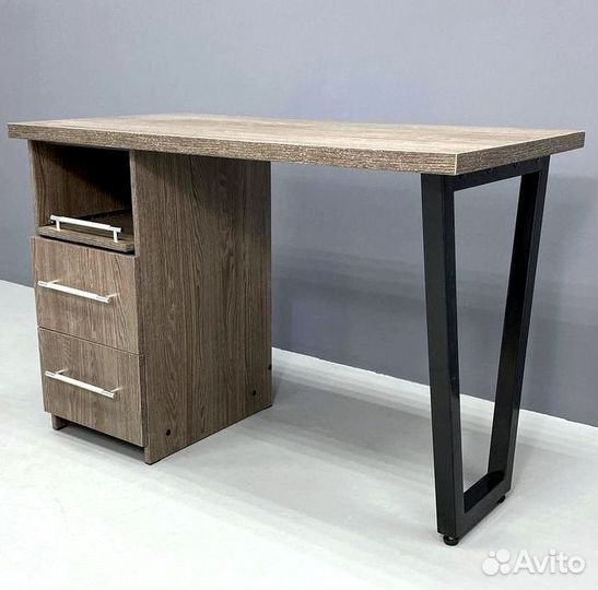 Письменный стол