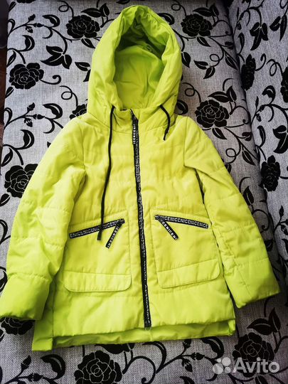 Продам куртку на девочку