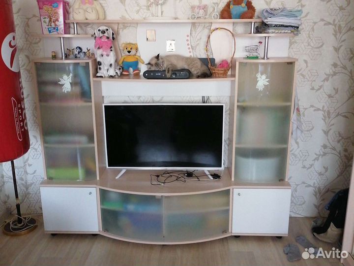 Стенка для телевизора