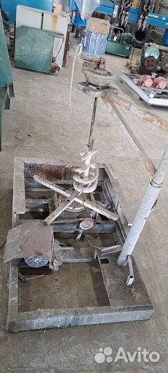 Миксер с вращающимся столом