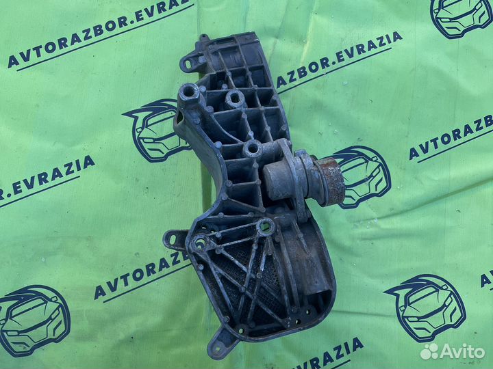 Кронштейн генератора Renault Logan 2