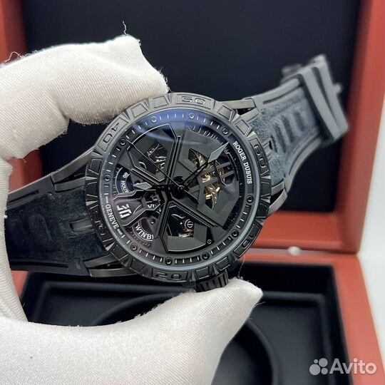 Часы Roger Dubuis