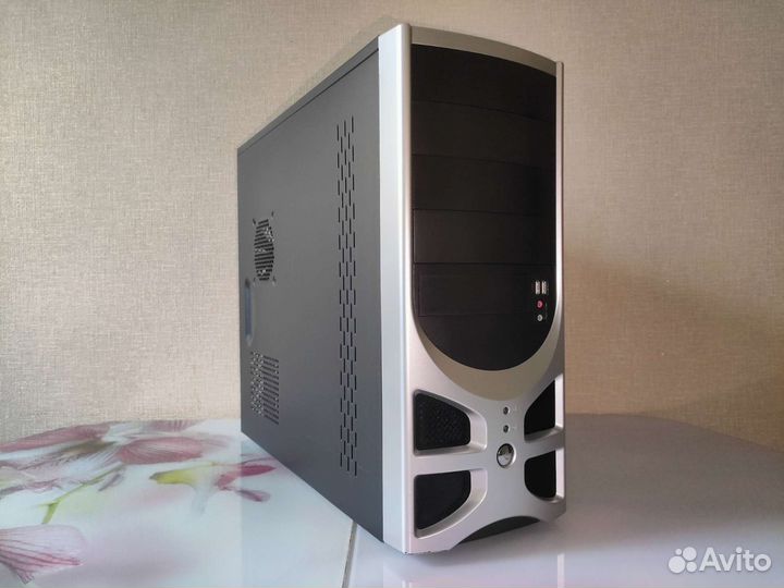 Intel Xeon e5440 (2,8GHz) + HD7730 (2Gb)