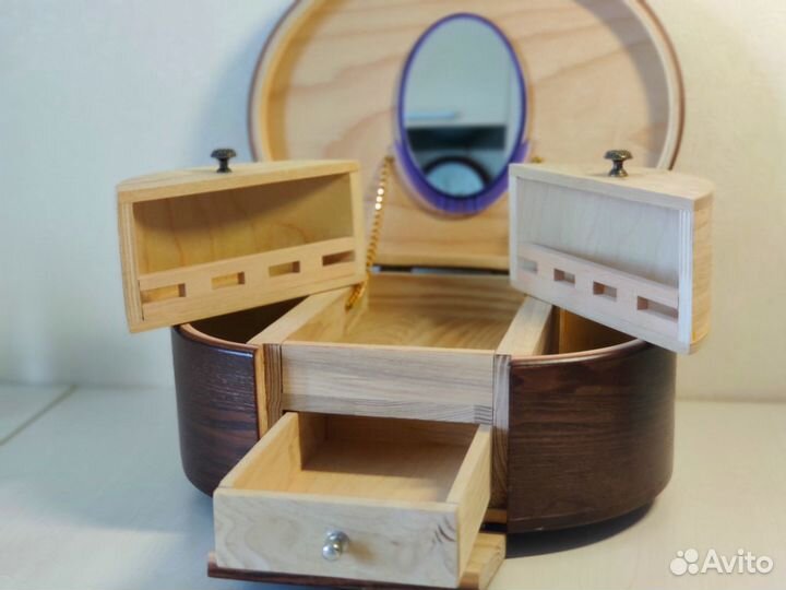 Шкатулка для ювелирных украшений