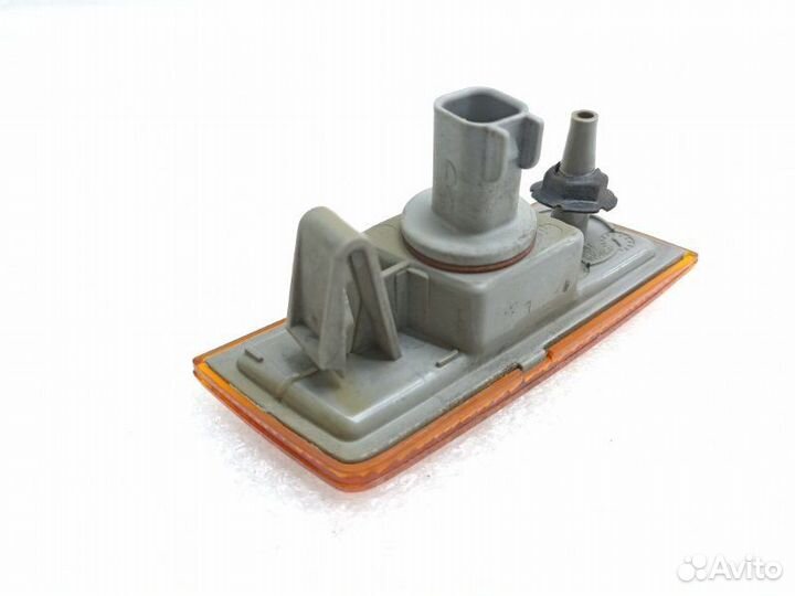 Повторитель поворота в бампер передний левый