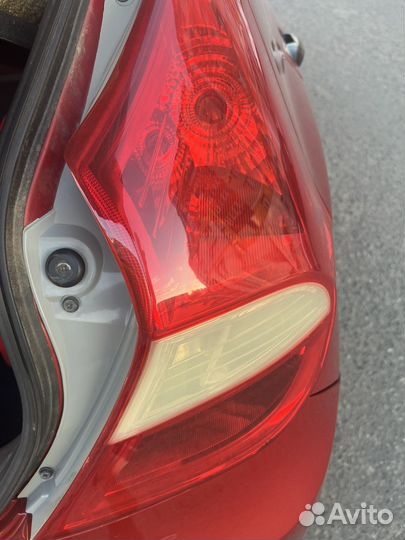 Задний правый фонарь на solaris хэтчбэк