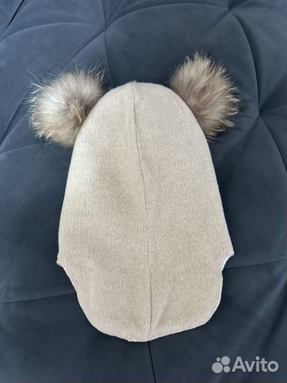Шапка для девочки с помпонами