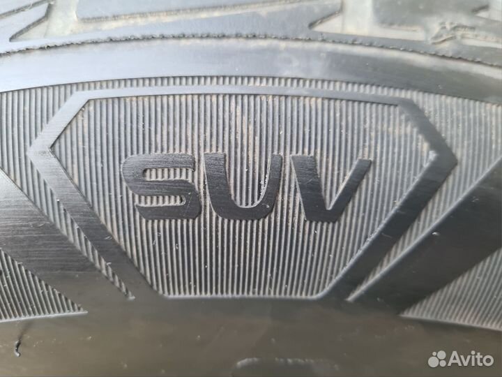 Goodyear UltraGrip Performance SUV Gen-1 215/65 R17 99V