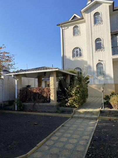 Дом 300 м² на участке 5,4 сот.