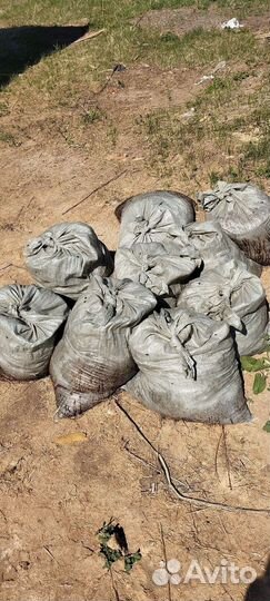 Куриный помет с опилками в мешках