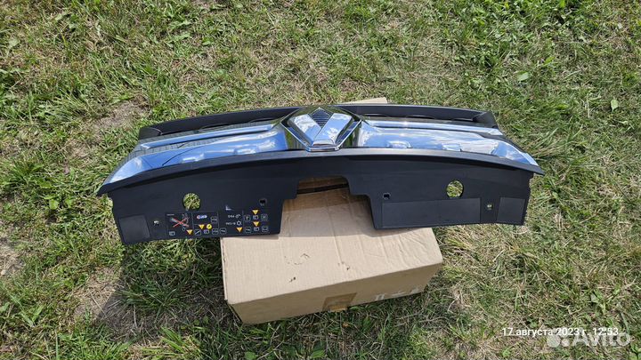 Рено Дастер 2015г.в. Решётка радиатора в сборе