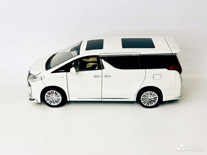 Машинка игрушка Toyota Alphard металлическая