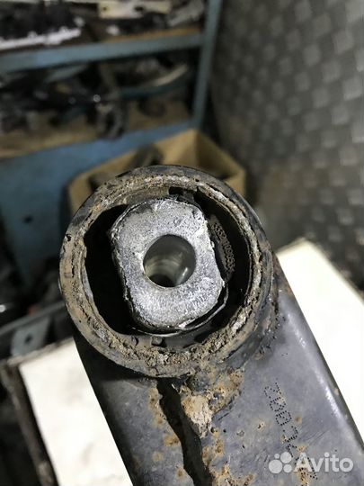 Рычаг задний нижний левый Land Rover Range Rover 3