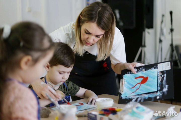 Вокал, Гитара, Фортепиано, Укулеле, Рисование