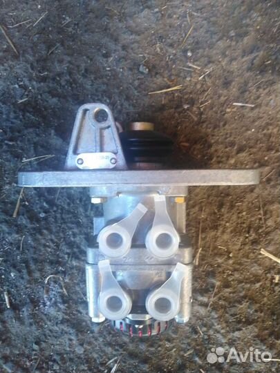 Кран тормозной камаз