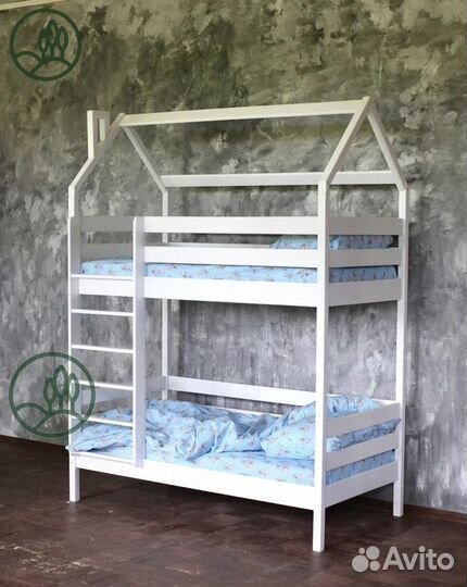 Детская кровать двухъярусная домик из массива