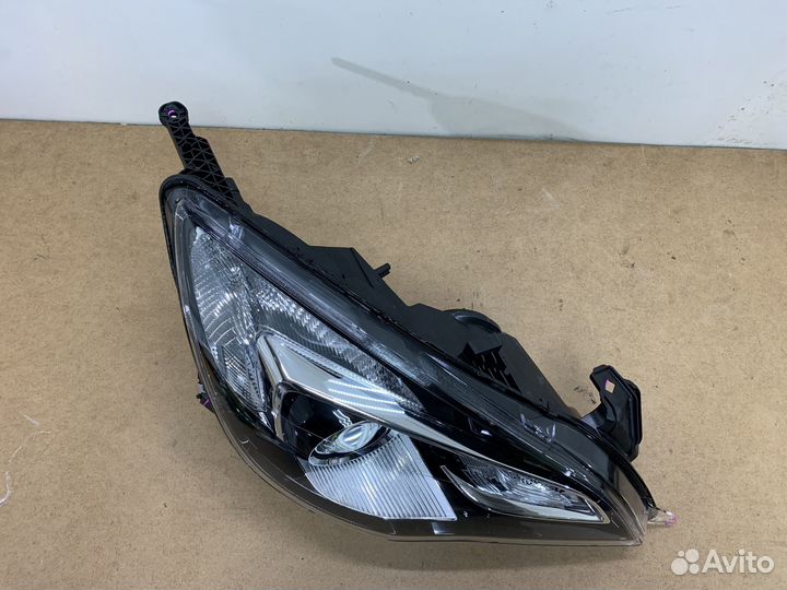 Фара правая RH Opel Astra J GTC гтс 3дв