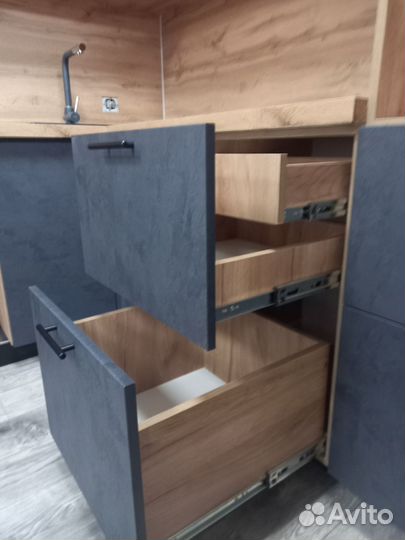 Кухня новая угловая