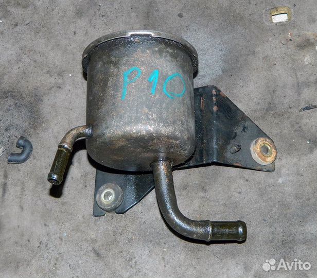 Бачок гур Nissan Primera P10