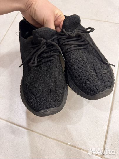 Кроссовки черные
