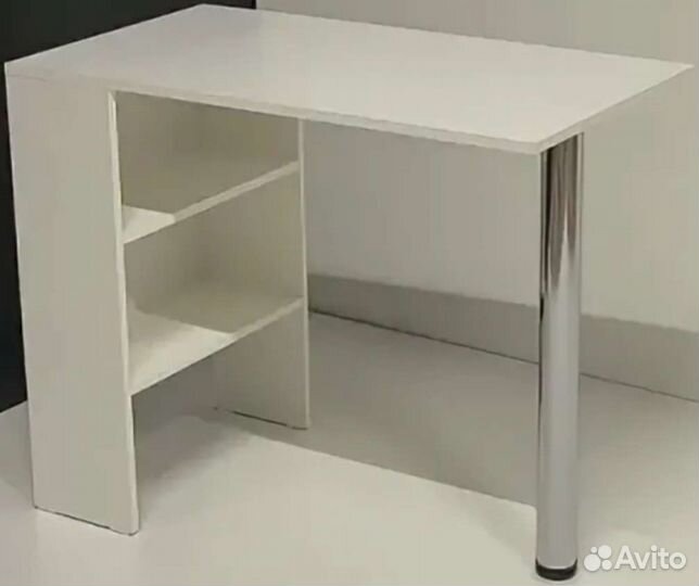 Маникюрный стол