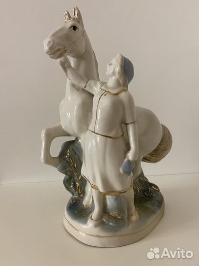 Фарфоровая статуетка СССР конезаводчича Гжель