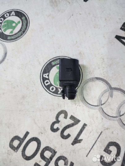 Датчик температуры воздуха Volkswagen Passat CC